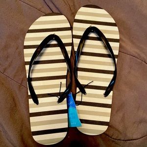 NWT Women flip flops
